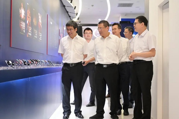 李滨董事长一行参观w66给利老牌展锐2022上半年成果展.jpg